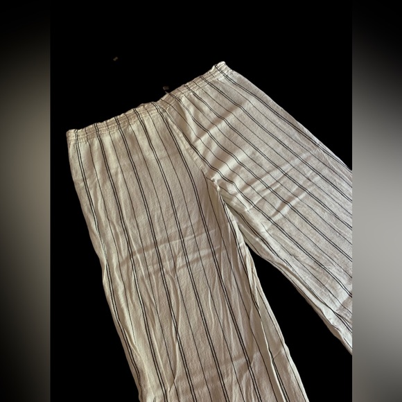 TIME AND TRU Woman’s Creamy or Off White & Black Stripe Draw String Pants - Picture 6 of 11